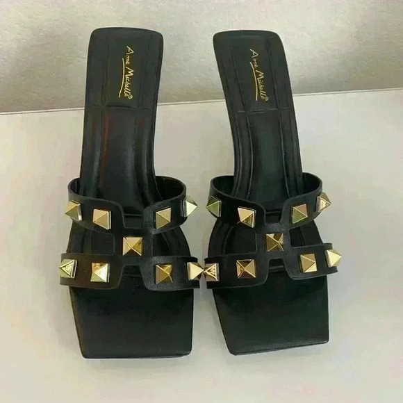 Anne Michelle Kitten Heels Square Toe Black with Gold Studs Size 8.5 Edgy NEW - Picture 2 of 4